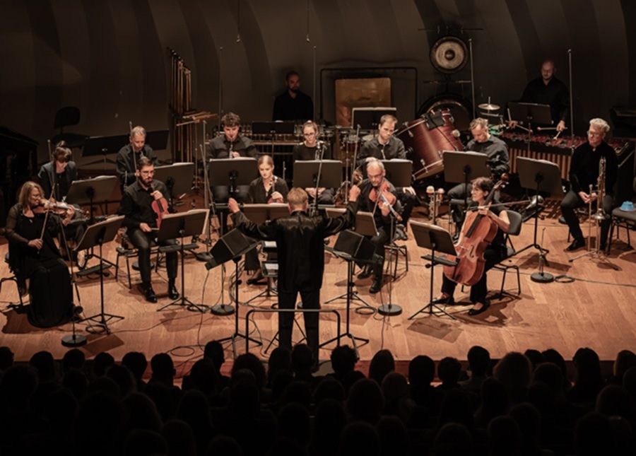 Orkiestra Muzyki Nowej / Bywalec / Salonowe przebiegunowanie