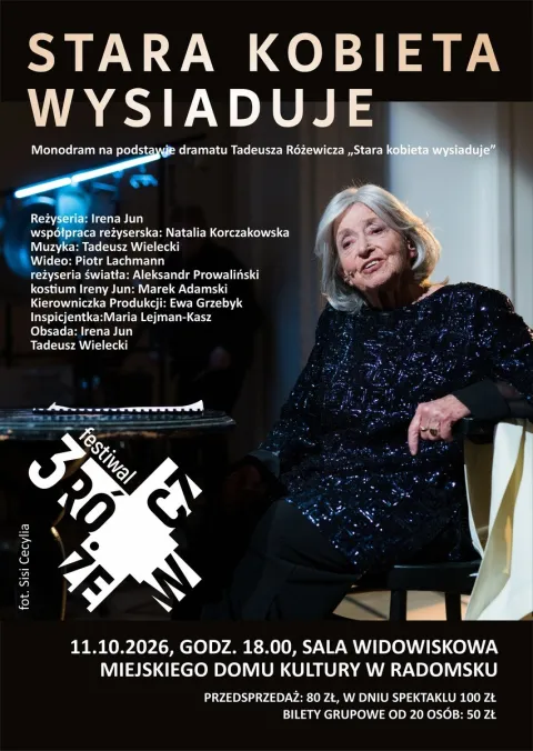 STARA KOBIETA WYSIADUJE