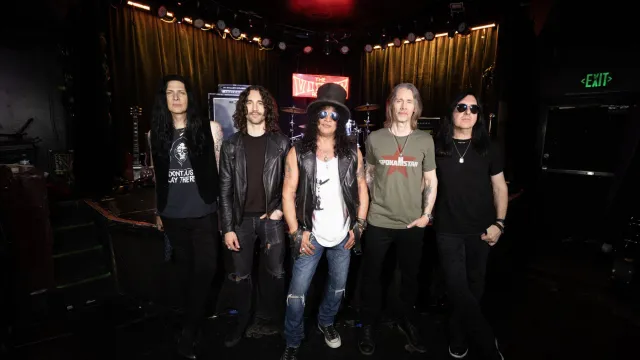 Slash Feat. Myles Kennedy And The Conspirators the river is rising: Flying Blind World Tour