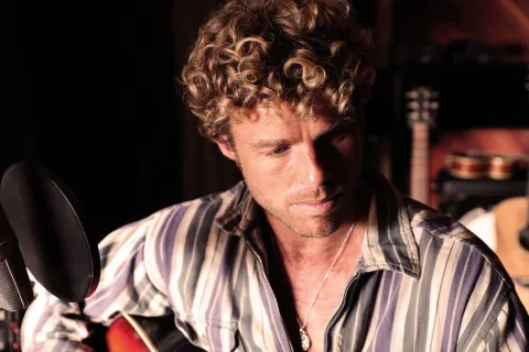 Kim Churchill Live at Beach Road, Bondi