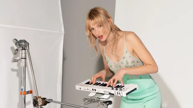 Angèle: INSTINCT TOUR
